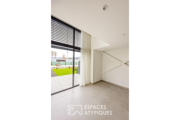 Loft contemporain en duplex et sa terrasse dans une ancienne friche industrielle