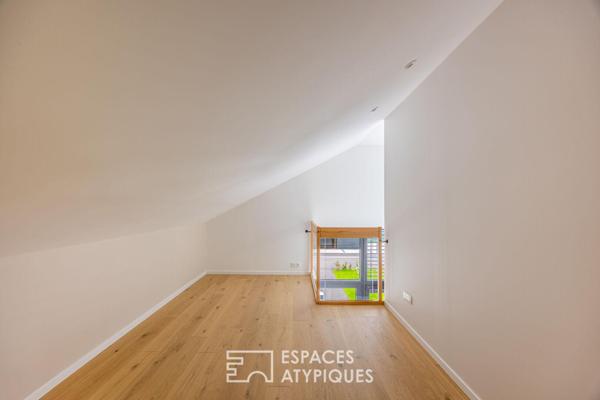 Loft contemporain en duplex et sa terrasse dans une ancienne friche industrielle