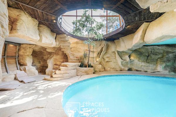 « L’Inattendue » aux portes du Vexin: Une maison spectaculaire et sa piscine intérieure.