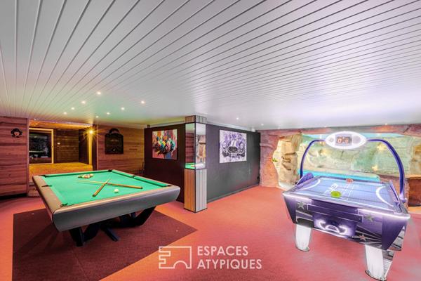 « L’Inattendue » aux portes du Vexin: Une maison spectaculaire et sa piscine intérieure.