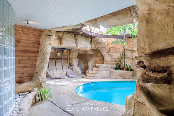 « L’Inattendue » aux portes du Vexin: Une maison spectaculaire et sa piscine intérieure.