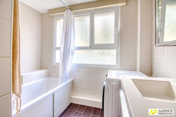 Versailles Montreuil Appartement 4 Pièces 83 m² carrez situé au 1er étage avec balcon , cave et jardin de copropriété - ce(s) €515 000 ** - Référence 27143