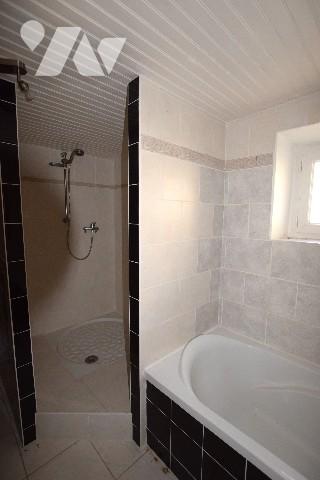 Propriété atypique, 3 suites parentales à différents niveau. Terrain clos sur 1000m²