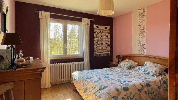 Maison
                                                                                                                                                                                                                                                                                                                        10 pièce(s)                                                                                                                                                                                                          6 chambre(s)                                                                                                                                                                                                          184  m²