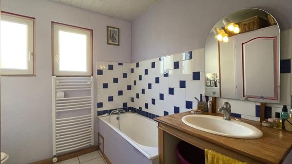 Maison
                                                                                                                                                                                                                                                                                                                        10 pièce(s)                                                                                                                                                                                                          6 chambre(s)                                                                                                                                                                                                          184  m²