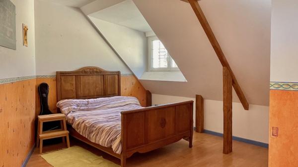 Maison
                                                                                                                                                                                                                                                                                                                        10 pièce(s)                                                                                                                                                                                                          6 chambre(s)                                                                                                                                                                                                          184  m²