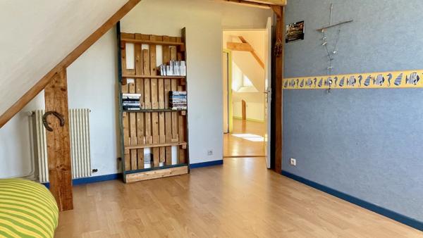 Maison
                                                                                                                                                                                                                                                                                                                        10 pièce(s)                                                                                                                                                                                                          6 chambre(s)                                                                                                                                                                                                          184  m²