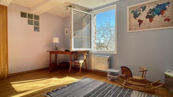 Maison
                                                                                                                                                                                                                                                                                                                        10 pièce(s)                                                                                                                                                                                                          6 chambre(s)                                                                                                                                                                                                          184  m²