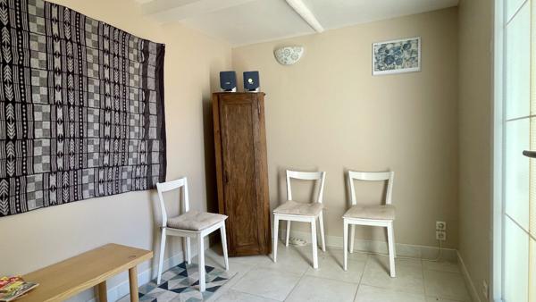 Maison
                                                                                                                                                                                                                                                                                                                        10 pièce(s)                                                                                                                                                                                                          6 chambre(s)                                                                                                                                                                                                          184  m²