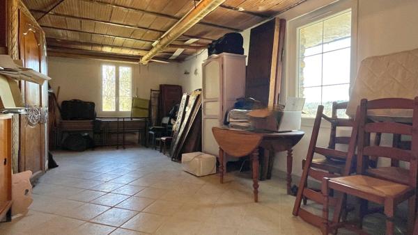 Maison
                                                                                                                                                                                                                                                                                                                        10 pièce(s)                                                                                                                                                                                                          6 chambre(s)                                                                                                                                                                                                          184  m²