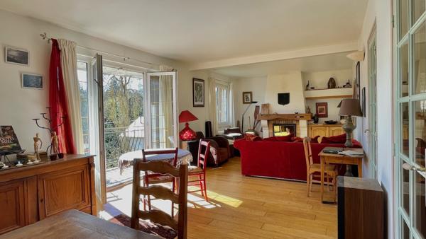 Maison
                                                                                                                                                                                                                                                                                                                        10 pièce(s)                                                                                                                                                                                                          6 chambre(s)                                                                                                                                                                                                          184  m²