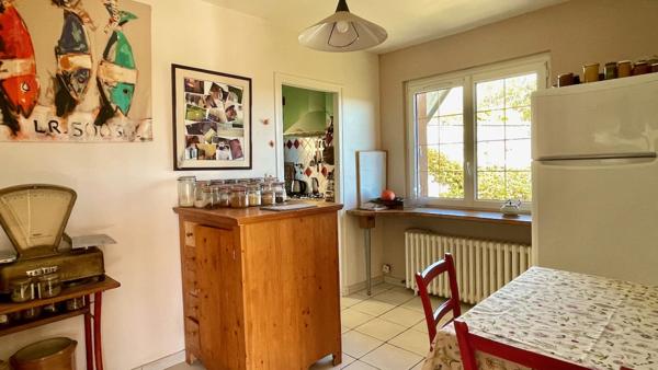 Maison
                                                                                                                                                                                                                                                                                                                        10 pièce(s)                                                                                                                                                                                                          6 chambre(s)                                                                                                                                                                                                          184  m²