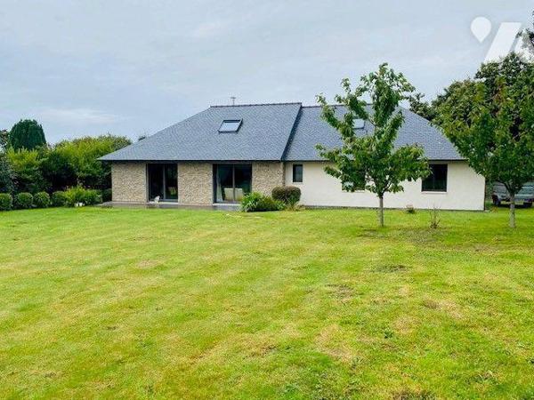 A Vendre à Lannion (22300) en Côtes-d'Armor (22), un pavillon de plain-pied + étage d'une surfa...