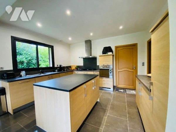 A Vendre à Lannion (22300) en Côtes-d'Armor (22), un pavillon de plain-pied + étage d'une surfa...