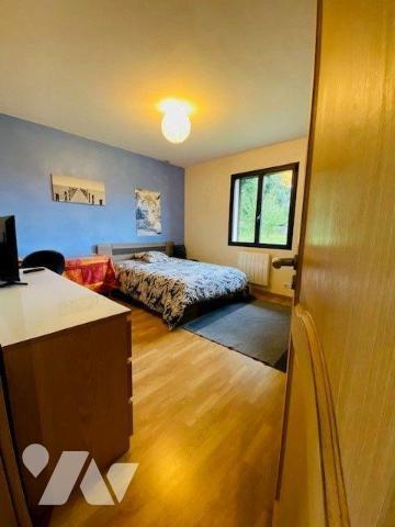 A Vendre à Lannion (22300) en Côtes-d'Armor (22), un pavillon de plain-pied + étage d'une surfa...