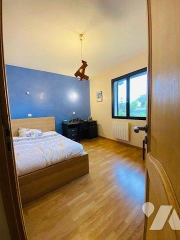 A Vendre à Lannion (22300) en Côtes-d'Armor (22), un pavillon de plain-pied + étage d'une surfa...