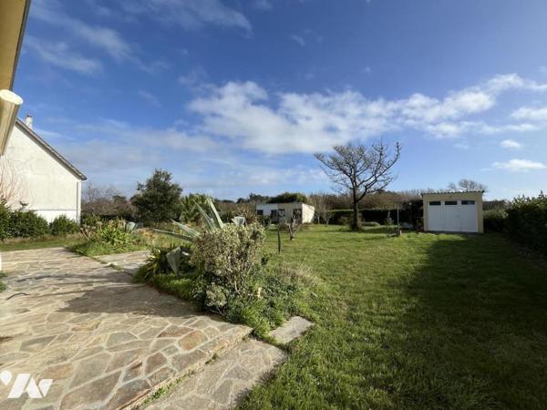 Proche de l'entrée de PENMARCH