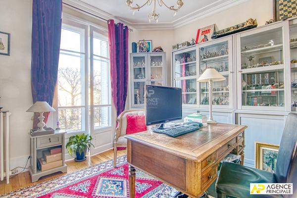 Versailles Proximité plateau Saint-Antoine - Maison 9 pièces 238 m² au sol sur parcelle de 450 m² environ avec terrasse, jardin et garage €1 898 000 ** - Référence 25871