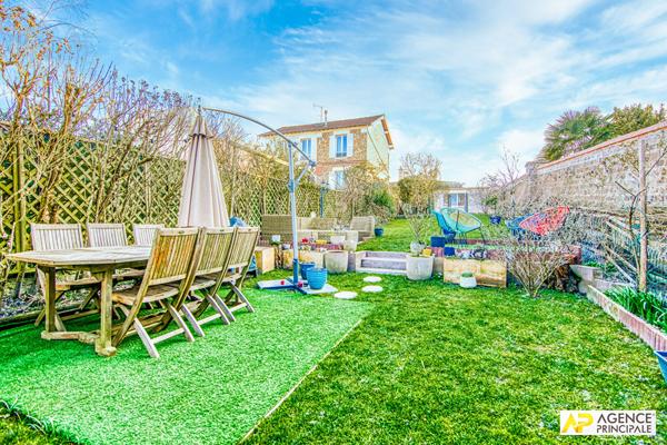 Versailles Proximité plateau Saint-Antoine - Maison 9 pièces 238 m² au sol sur parcelle de 450 m² environ avec terrasse, jardin et garage €1 898 000 ** - Référence 25871
