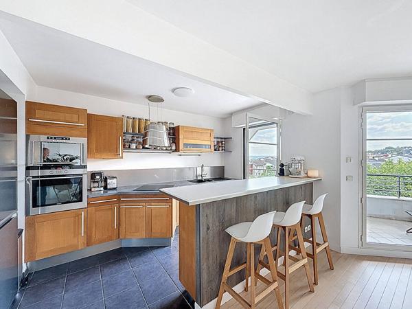 Appartement à vendre - Suresnes 3 pièces de 74 m²