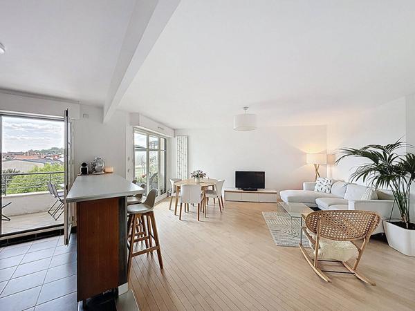 Appartement à vendre - Suresnes 3 pièces de 74 m²