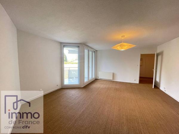 A LOUER MEYLAN / 7 Allée de la Piat. Appartement T3 de 77,60m² situé au 1er étage.