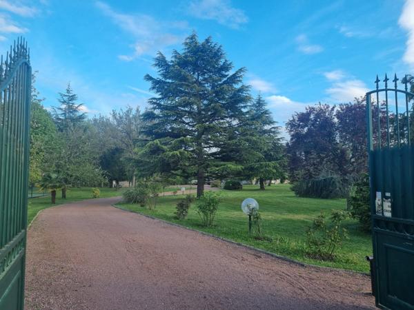 À vendre - Maison contemporaine, 12 pièces située à Fondettes (37230)