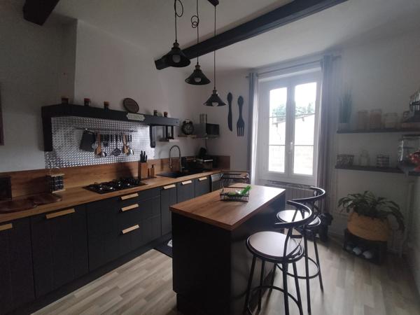 À vendre - Maison, 7 pièces située à Montval-sur-Loir (72500)