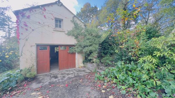 Finistère (29) – À vendre à PONT AVEN - Maison à vendre 6 pièces de 145 m² habitable et 230 m² utile - Terrain de 4 500 m² - Garage - Atelier - Serre.