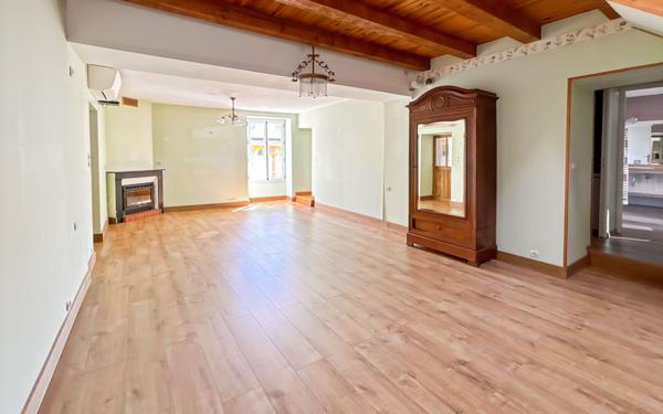 Maison à vendre    6 pièces •  Puiseaux