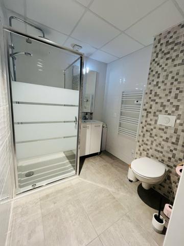 A LOUER SELECTION PREMIUM - BUREAUX 64 m² + 2 STATIONNEMENTS PRIVATIFS CLOS