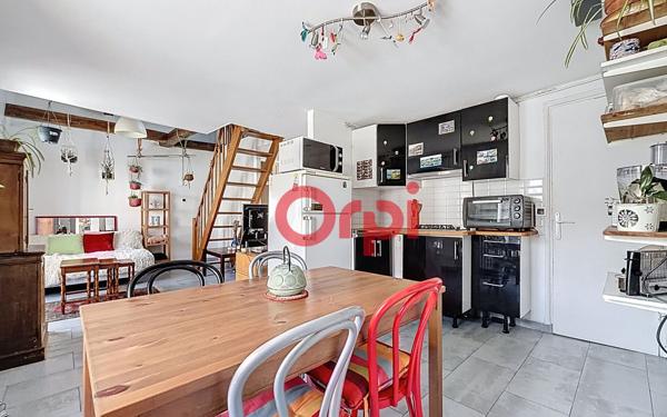 Appartement à vendre    3 pièces • 54 m2 Paris 10