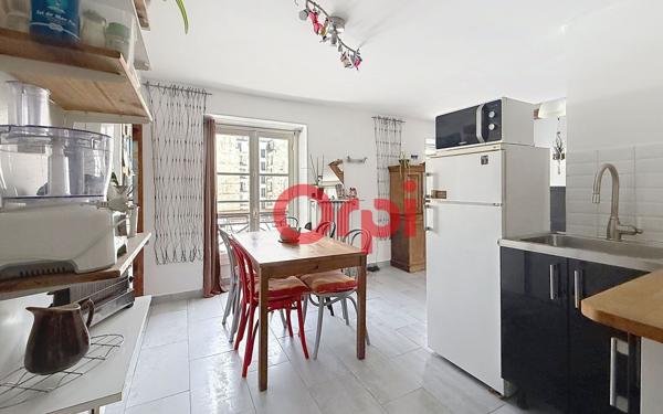 Appartement à vendre    3 pièces • 54 m2 Paris 10
