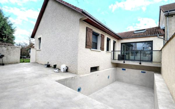 Maison à vendre    6 pièces • 142,56 m2 Chenôve