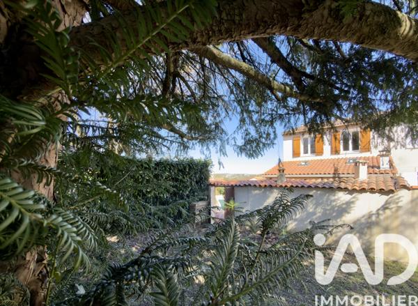 Maison à vendre 5 pièces 91 m² Saint-Yrieix-sur-Charente