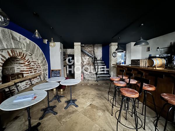 Local commercial + Habitation