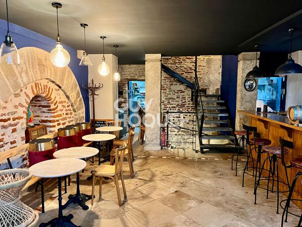 Local commercial + Habitation