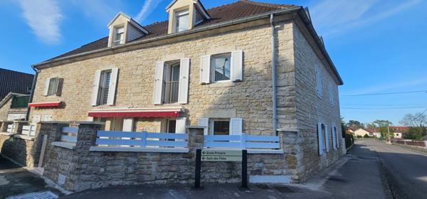 ✨ Appartement de Plain-Pied avec Terrasses – Charme de l’Ancien et Confort Moderne, à Deux Pas de Toutes Commodités