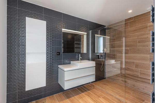 Ecully - Maison contemporaine - 5 chambres - Salle de sport - Piscine - Garage