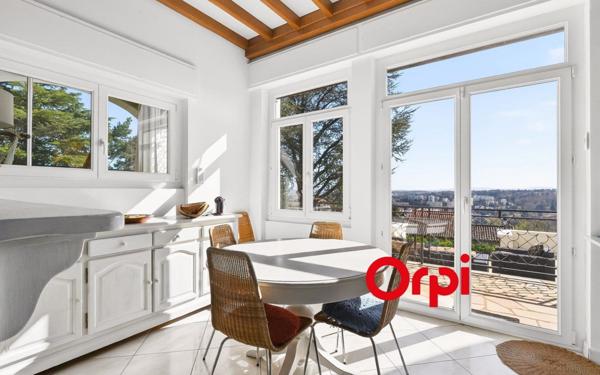 Maison à vendre    6 pièces • 270 m2 Sainte-Foy-lès-Lyon