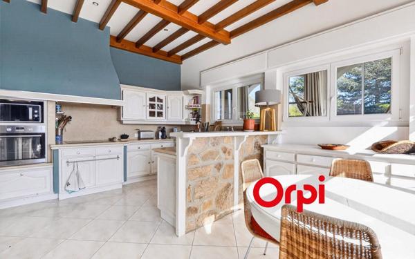 Maison à vendre    6 pièces • 270 m2 Sainte-Foy-lès-Lyon