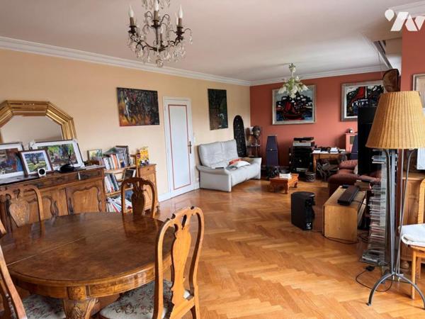 LAVAL, Maison avec piscine et grand terrain