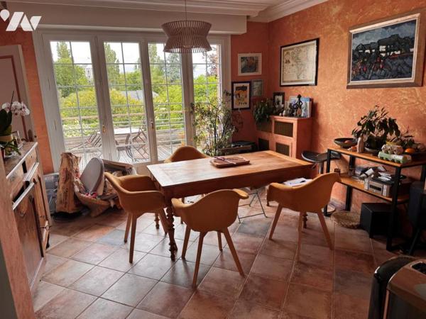 LAVAL, Maison avec piscine et grand terrain