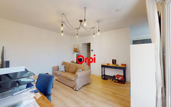 Appartement à vendre    2 pièces • 49 m2 Vaulx-en-Velin