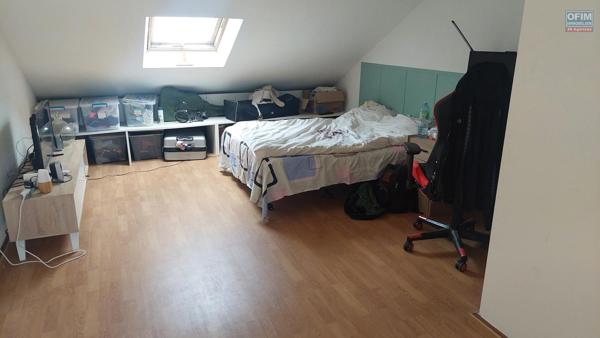 A louer à Piton Saint Leu appartement T4 triplex en rez de jardin de 92 m2