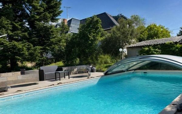 Maison à vendre    8 pièces •  Villenave-d'Ornon