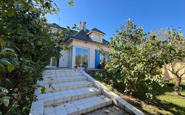 Maison à vendre    8 pièces •  Villenave-d'Ornon