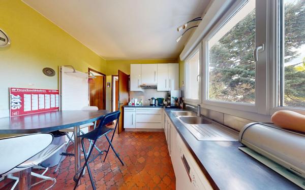 Maison à vendre    8 pièces •  Villenave-d'Ornon