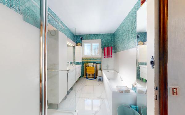 Maison à vendre    8 pièces •  Villenave-d'Ornon