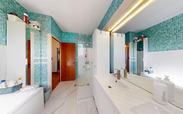 Maison à vendre    8 pièces •  Villenave-d'Ornon